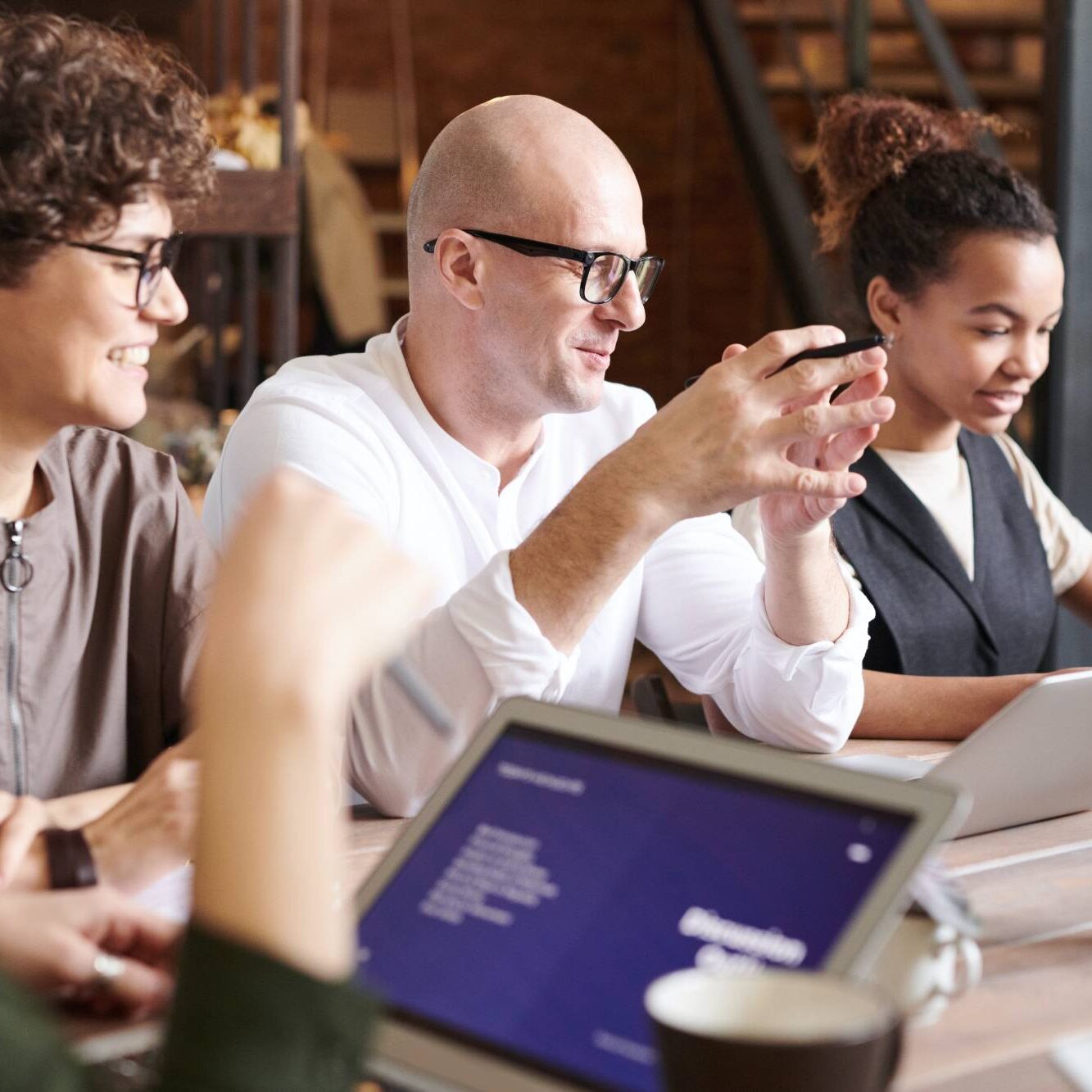 southaven-commercial-real-estate-investment-meeting Investors reviewing Southaven commercial real estate opportunities during a strategy meeting