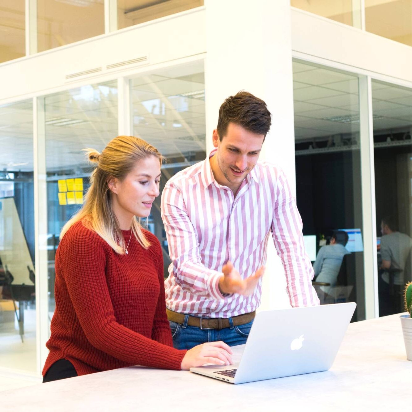 southaven-commercial-real-estate-site-selection-consultation Commercial real estate professionals discussing site selection and development in Southaven